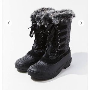 Black winter boots